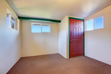 Empty room with carpet floor and red door