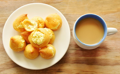 vanilla Choux Cream on dish and coffee cup