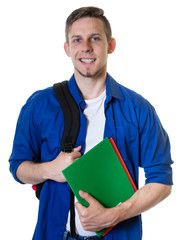 Junger Student mit blonden Haaren