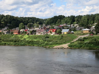 Fototapeta na wymiar вид на реку Даугава и окраину маленького городка Краслава в Латвии