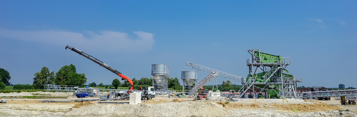 Montage von Förderanlagen auf einer  Sandentnahmeanlage