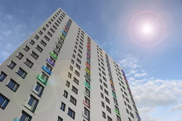 Fototapeten Render van flatgebouw met kleurige elementen © emieldelange