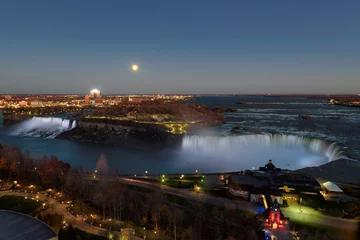 Papier Peint photo autocollant Parc naturel Moonrise at Niagara Falls 