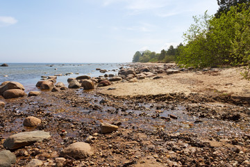 Small streem and sea.