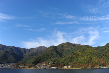 Obraz premium Lake Kawaguchi Sightseeing Boat Japan