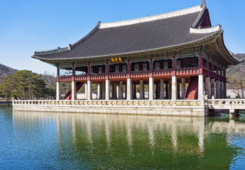 Fototapeta premium Royal Banquet Hall of Gyeongbokgung Palace in Seoul