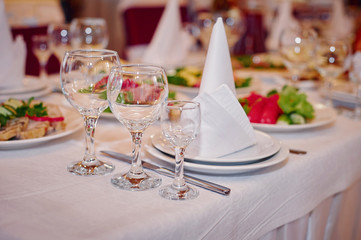 beautiful table setting for a wedding banquet in restaurant