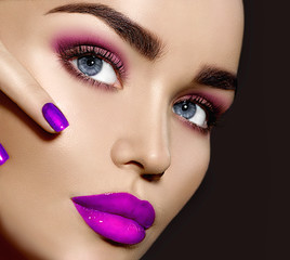 Beauty brunette woman with perfect makeup