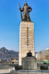 Fototapeta premium Statue of Admiral Yi Sunsin on Gwanghwamun square in Seoul