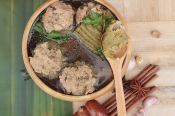 Soup with bitter melon stuffed with minced pork.