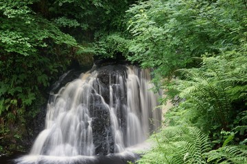 Wasserfall im Glenariff National Park / Nordirland 