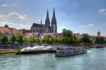 Blick über die Donau auf Regensburg