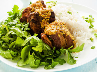 Pork ribs with rice and rucola