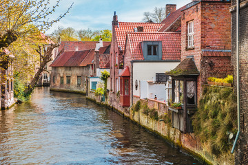 Fototapeta na wymiar Houses along canals in Bruges