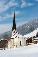 Fototapeta na wymiar Balderschwang Kirche im Schnee
