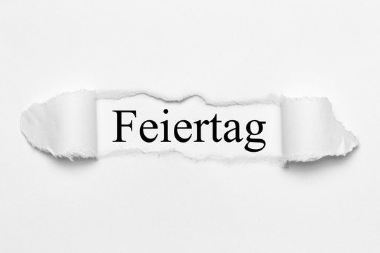 Feiertag auf wei&szlig;en gerissenen Papier