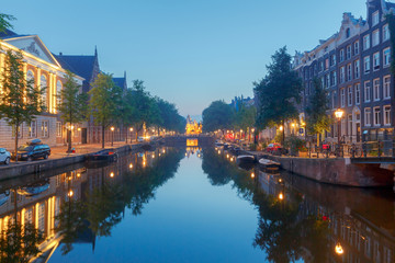 Fototapeta na wymiar Amsterdam. Night view of the houses along the canal.
