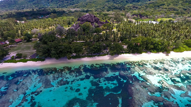 Strand und Felsen, La Digue