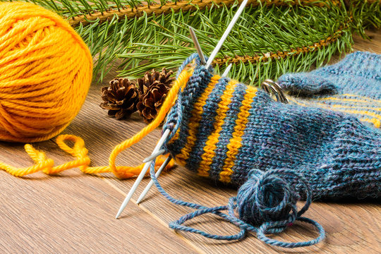 yarn, knitting needles and mittens