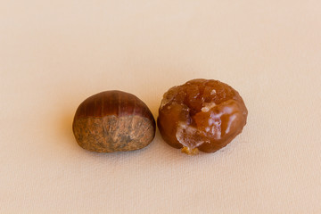 Obraz premium transformation of a chestnut / the chestnut worked becomes marron glacé