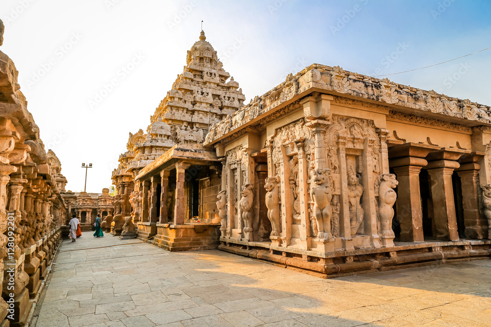 Wall mural Ancient Hindu temple, Tamil Nadu, India