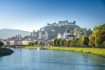 Fototapeta na wymiar Clasic view of city Salzburg, Austria