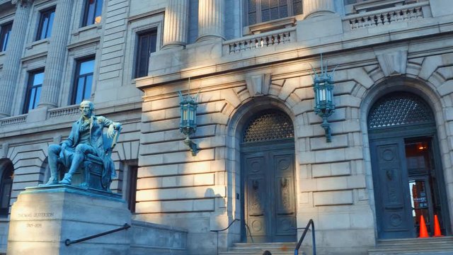 Stock video of the Guyahoga County Courthouse 4k