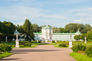 Fototapeta premium park in front of the ancient building
