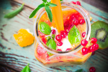 Cocktail kiwi fruit orange red currants