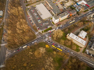 Skrzyżowanie dróg z drona © BlackMediaHouse