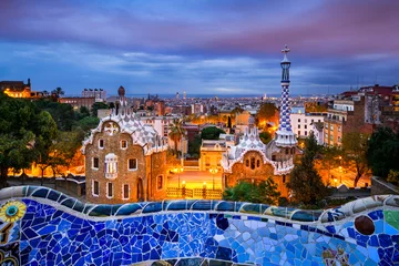 Papier Peint photo Lavable Barcelona Parc Guell à Barcelone, Espagne la nuit