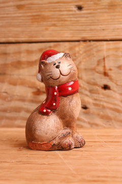 Weihnachtliche Katze aus Keramik