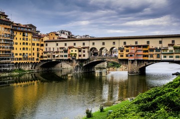 Fototapeta na wymiar Ponte Vecchio-Florence Italy