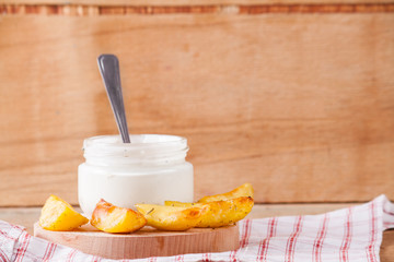  Sour cream sauce and potato