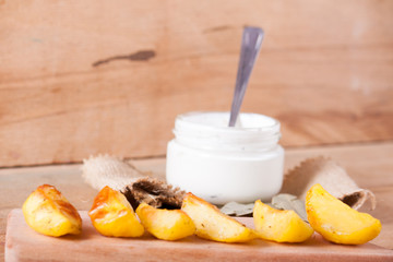  Sour cream sauce and potato