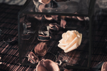 Натюрморт с цветами и вазой