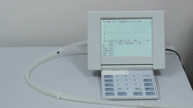 Checking human lung volume on the machine spirometer