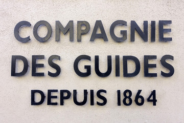 Plaque : "Compagnie des Guides depuis 1864."