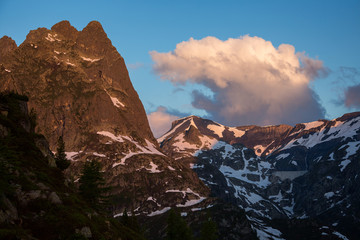 Sonnenaufgang in den Alpen