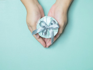Hands holding gift box 
