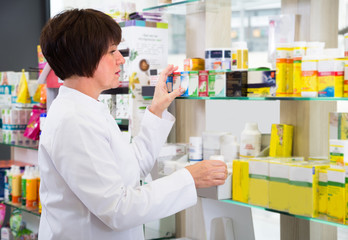 pharmacist working in shop
