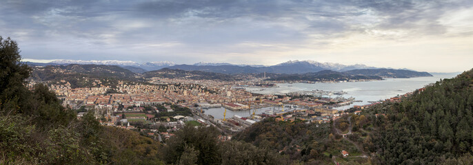Fototapeta na wymiar Panorama de La Spezia in Liguria