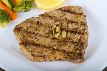 Grilled tuna steak