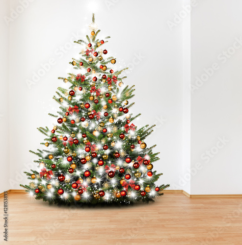 "Weihnachtsbaum im Zimmer" Stock photo and royalty-free images on