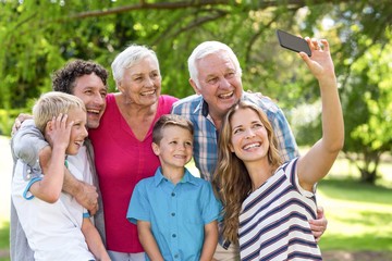 Obraz premium Smiling family taking selfie