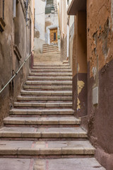 Fototapeta na wymiar Narrow backstreet with steep stairs in Tarazona