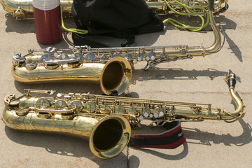 saxophones 
