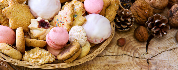 Christmas cookies in the plate.