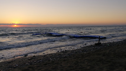 Fototapeta premium A perfect sunrise over an agitated sea