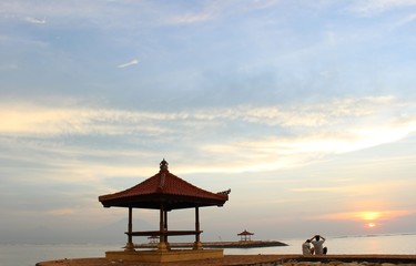 バリ、サヌールの夜明け